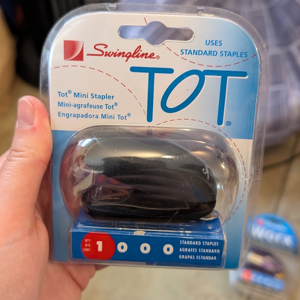 Swingline mini stapler with staples New